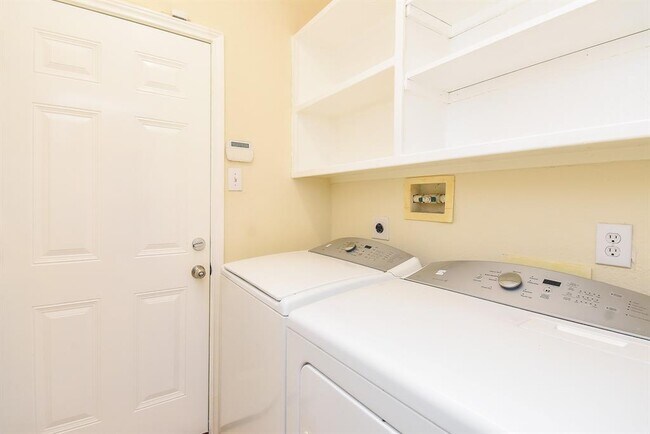 Building Photo - 20907 Avery Cove Ln