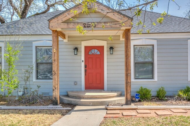 Building Photo - NOW AVAILABLE - Santa Rita Charmer w/ Deta...