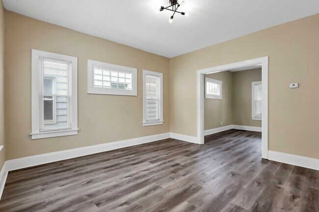 Building Photo - 418 Townsend Ave