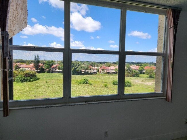 Building Photo - 3771 Environ Blvd