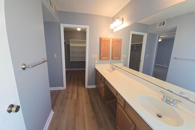 Building Photo - 3929 Balsam Dr