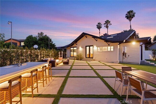 Building Photo - 6016 Woodlake Ave