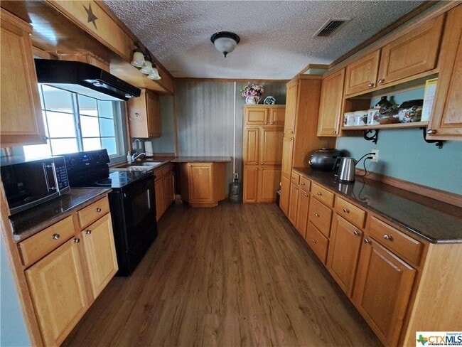 Building Photo - 2308 Lily Dr