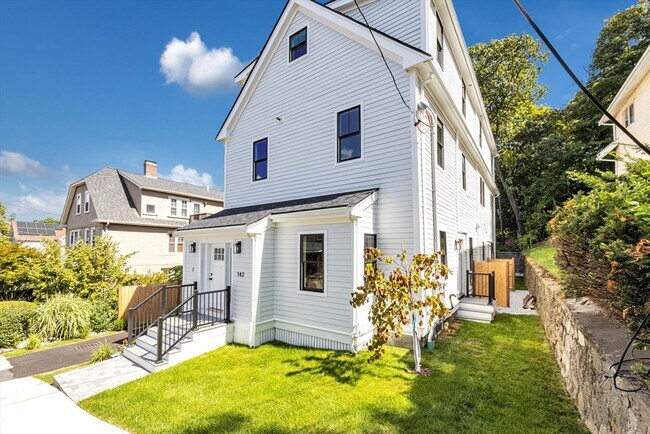 Building Photo - 142 Birch St