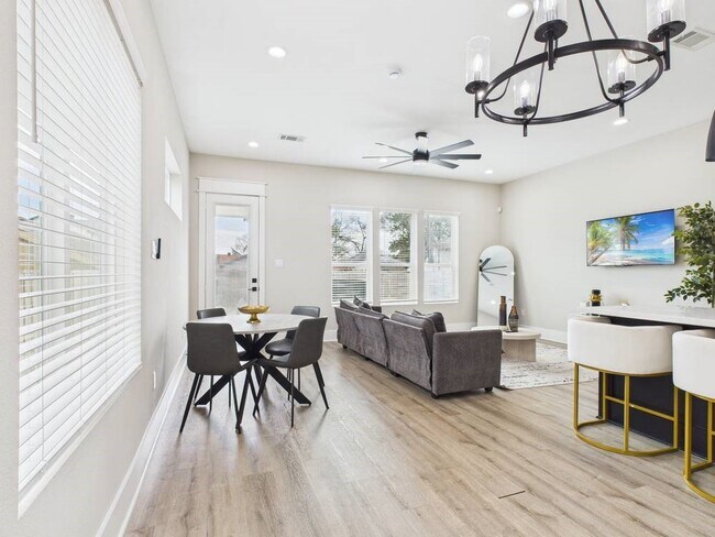 Building Photo - 6310 Norland St