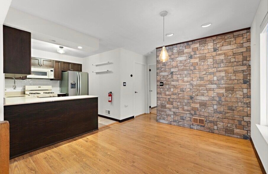 Building Photo - 228 Sandcastle