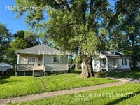 Building Photo - 2160 E Reservoir St
