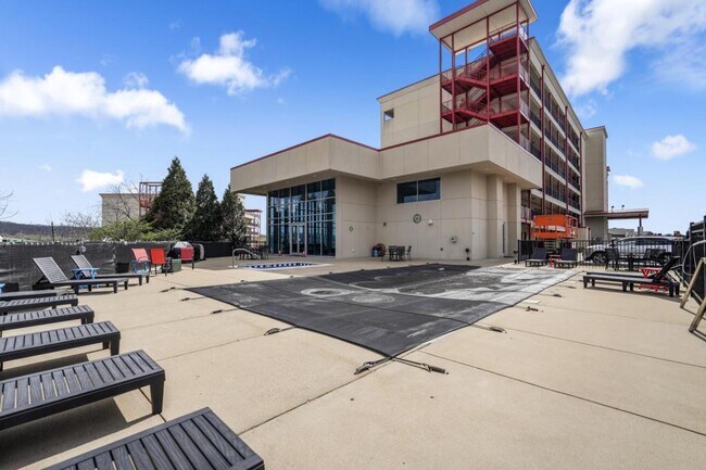 Building Photo - 210 Raceday Center Dr