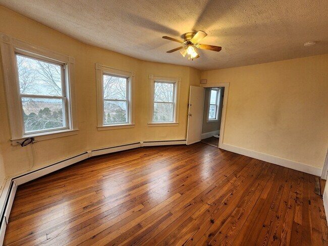 Building Photo - 72 Derby St