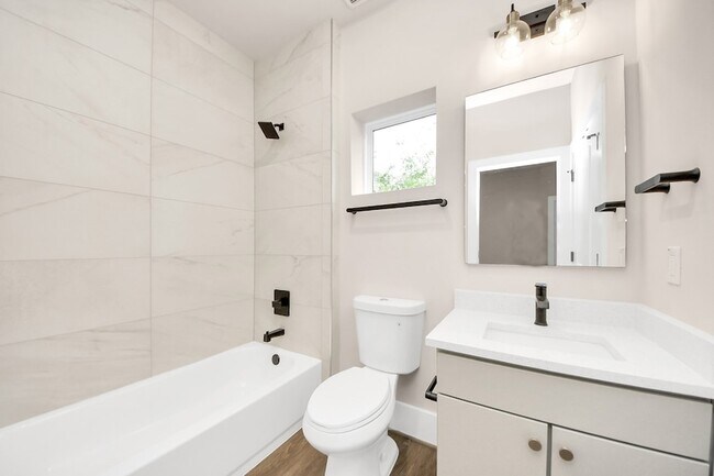 Building Photo - 783 Mansfield St