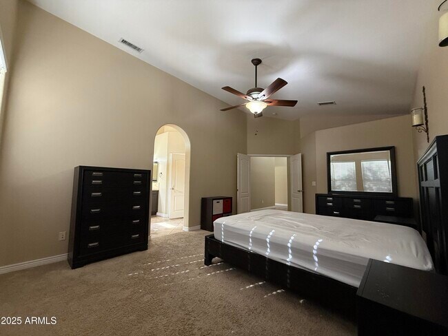 Building Photo - 3803 E Grandview Rd