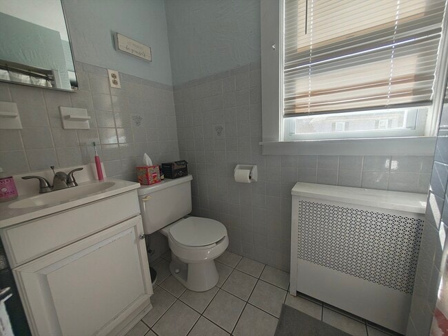 Building Photo - 67 Bancroft Park