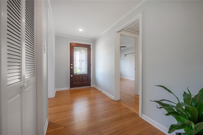 Building Photo - 4620 W Beach Park Dr