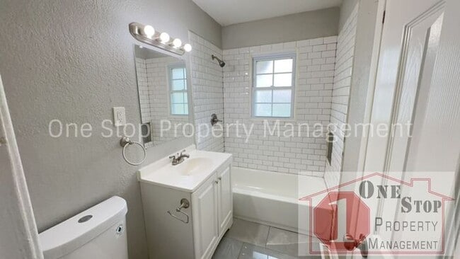 Building Photo - Beautiful 5 Bedroom 2 Bathroom Home in Kan...