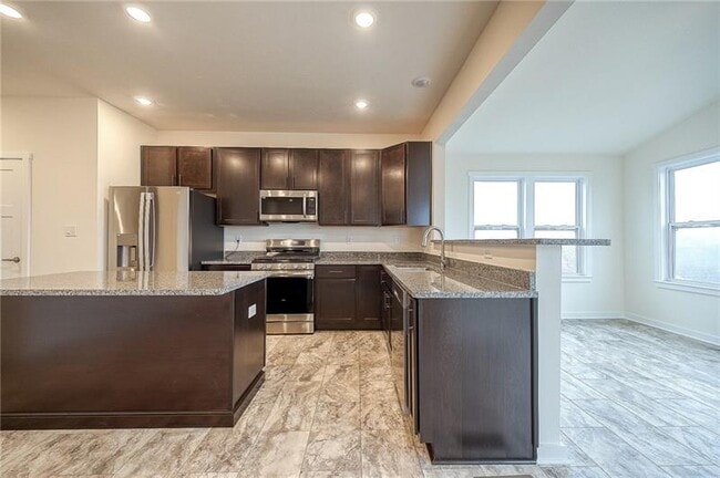 Building Photo - 123 Foxhound Dr