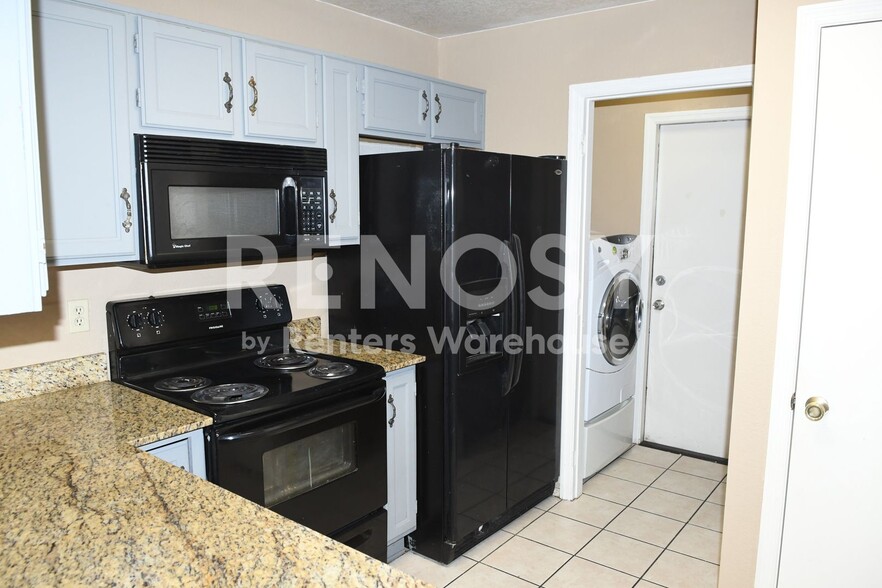Building Photo - 3049 E Siesta Ln