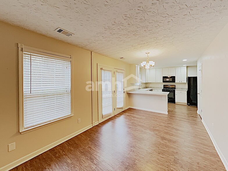 Building Photo - 327 Meadows Ln