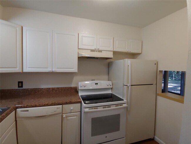 Building Photo - 208 NE 7th Pl