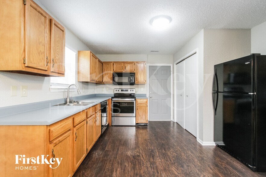 Building Photo - 8145 Maple Stream Ln