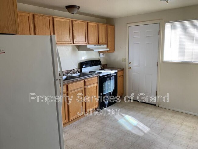 Building Photo - 2857 Elm Cir