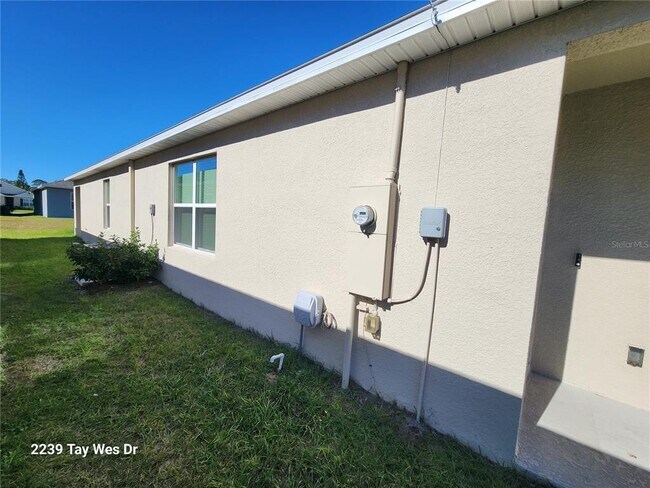 Building Photo - 2239 Tay Wes Dr