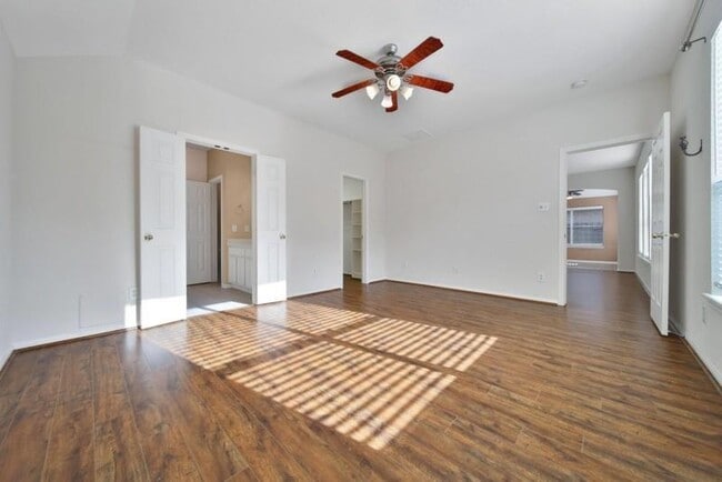 Building Photo - 815 McIntosh Bend Dr