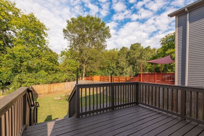 Building Photo - East Nashville Rental!
