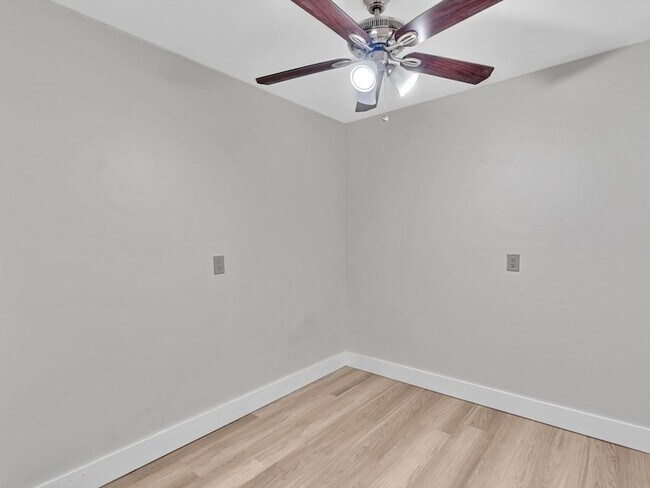 Building Photo - 1711 Whitehall Dr
