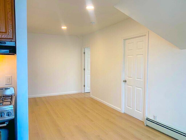 Building Photo - 92-20-20 50th Ave