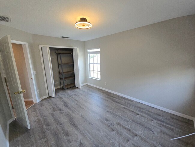 Building Photo - Newly Renovated 4/3 w/pool