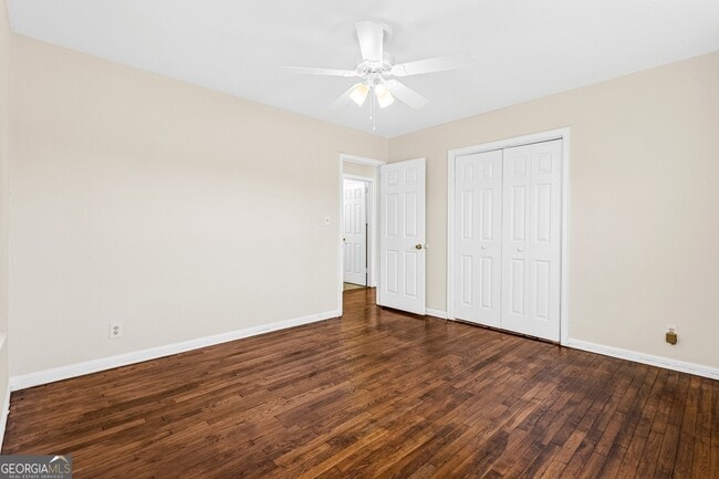 Building Photo - 1406 Columbia Dr