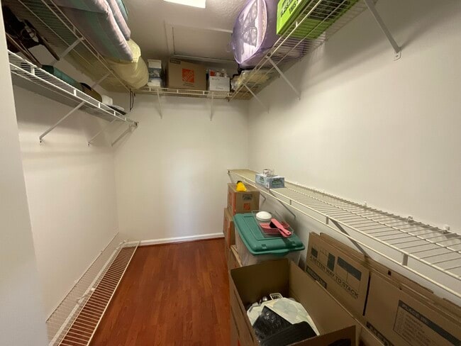 Building Photo - 5570 Royal Lake Cir