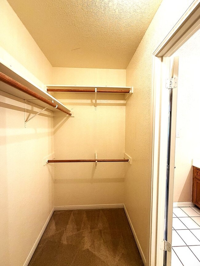 Building Photo - 405 Gina Dr
