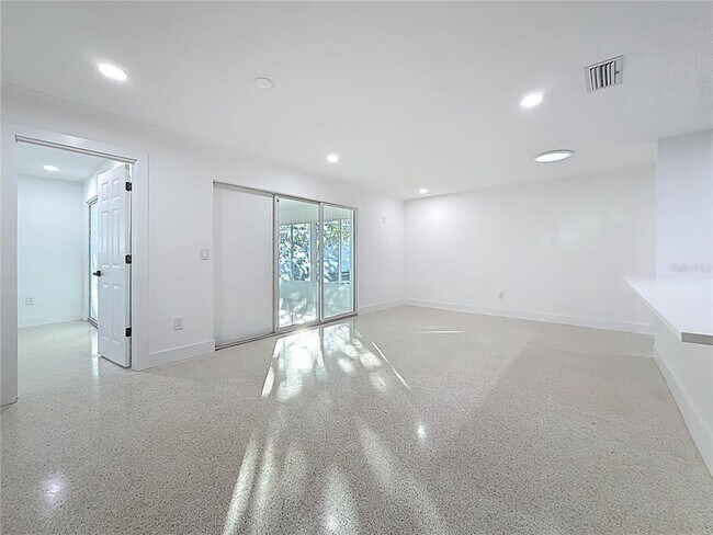 Building Photo - 2161 Edythe Dr