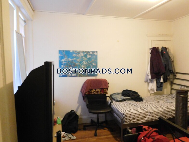 Building Photo - 1179 Boylston St