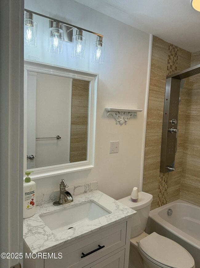 Building Photo - 144B Farrington Ct