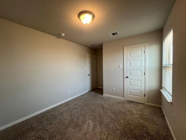 Building Photo - 124 Old Stage Coach Rd