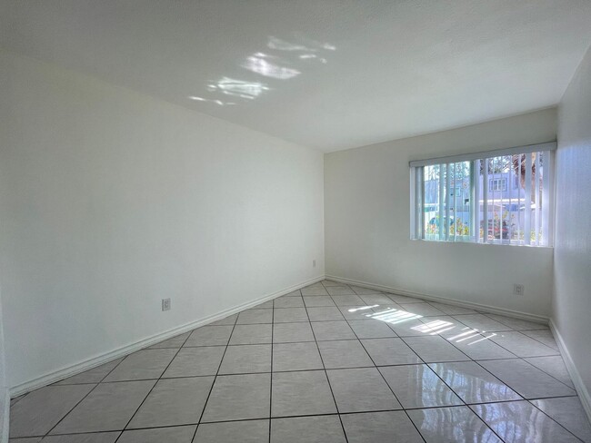 Building Photo - Spacious 2 Bed/ 1 Bath For Rent in Otay Mesa West Avail NOW!
