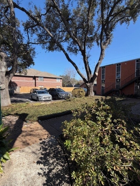 Building Photo - 1112 Lawrence St