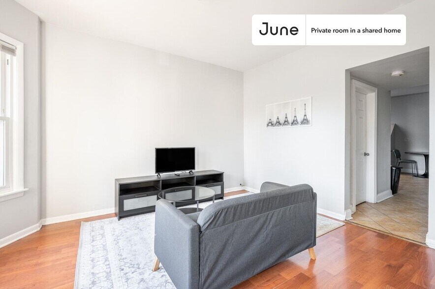 Building Photo - Room in Shared 3 bed/2 bath home