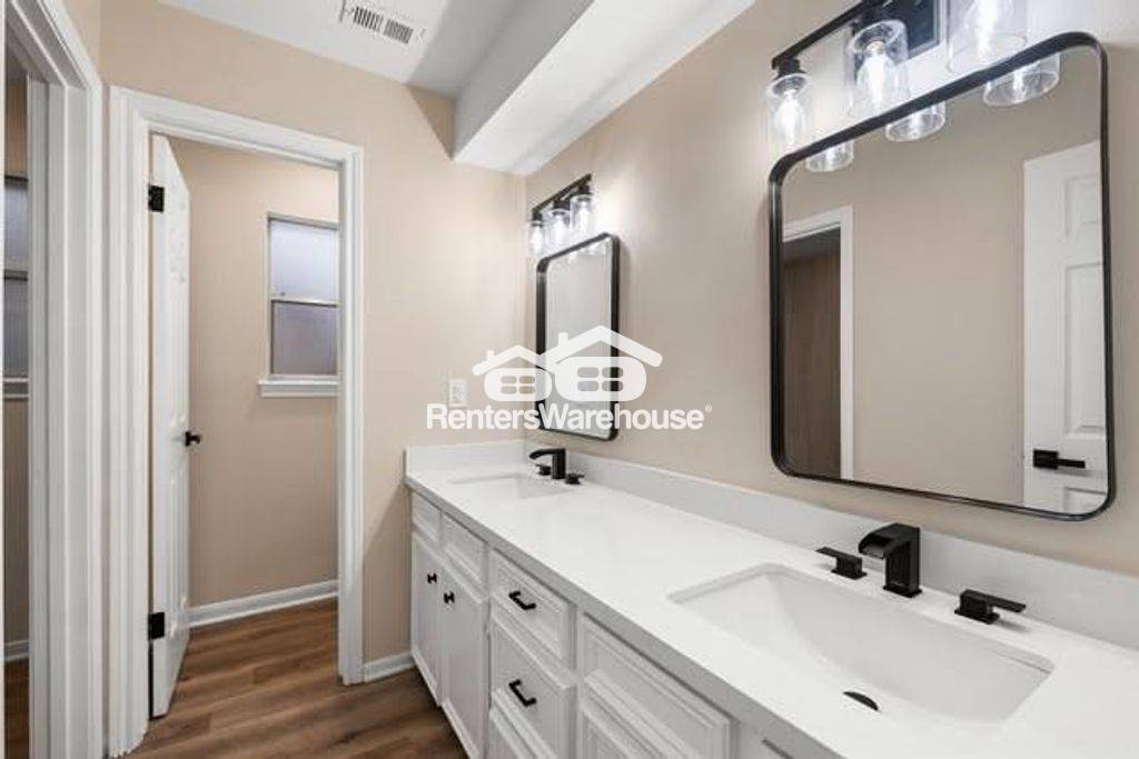 Building Photo - 16627 Aldenham Pl