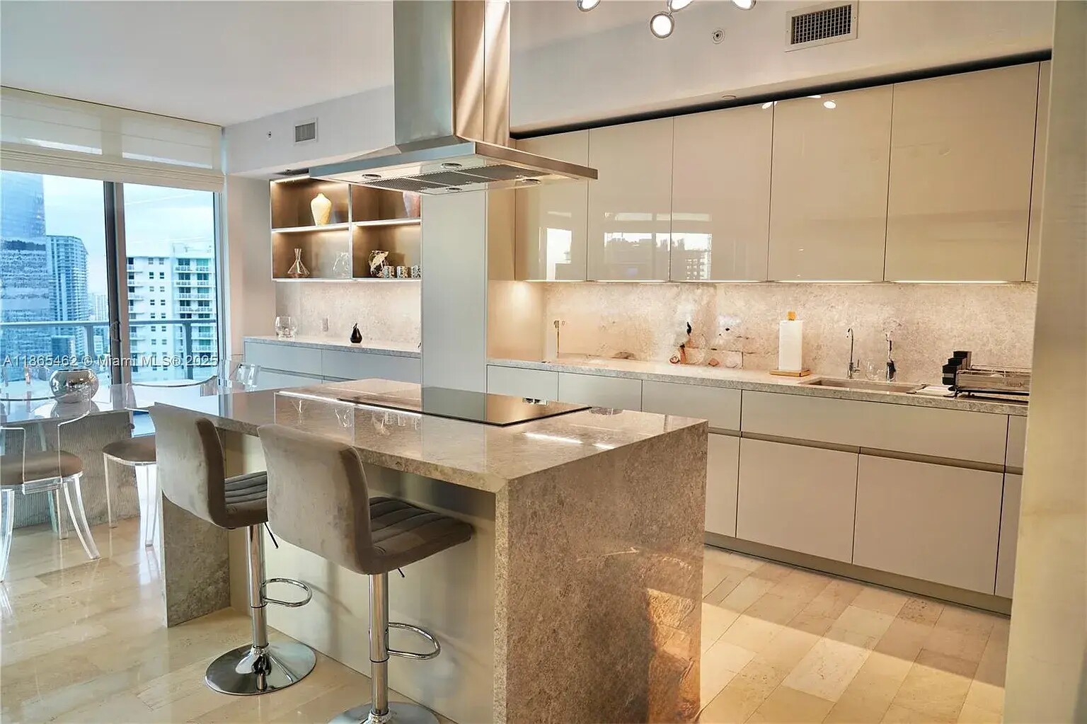 Building Photo - 1300 Brickell Bay Dr