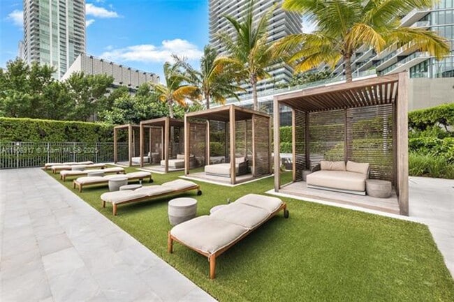 Building Photo - 3131 NE 7th Ave