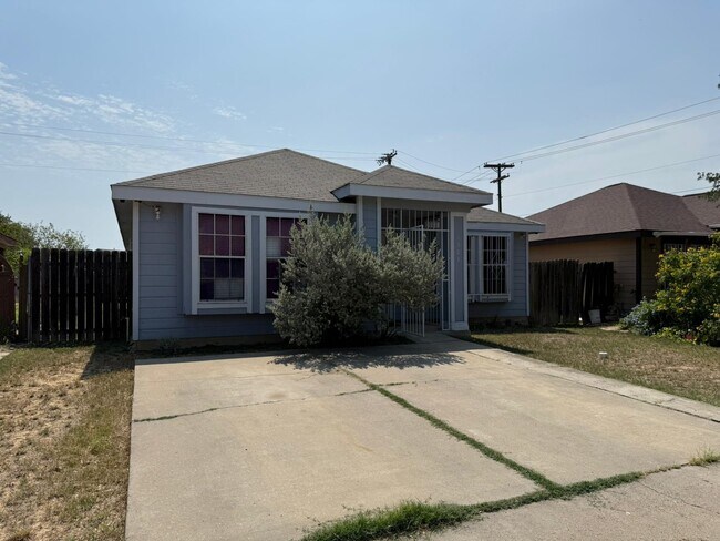 Building Photo - 1503 Eisenhower Dr