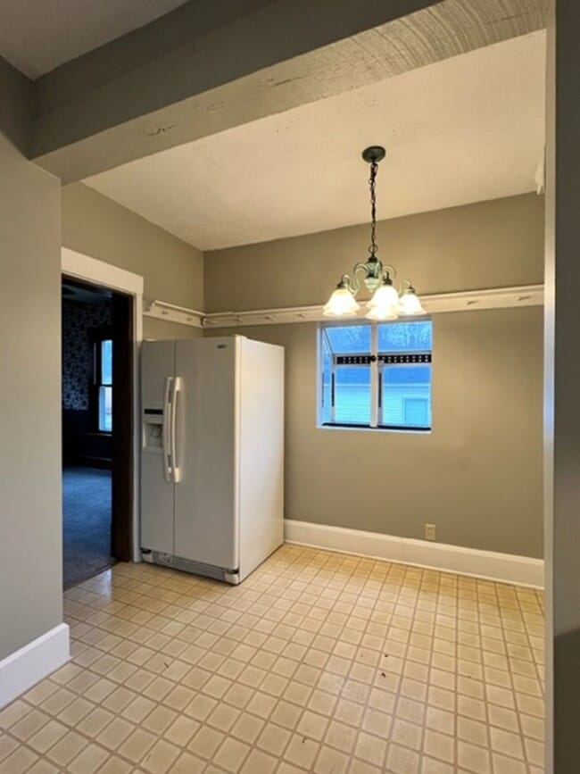 Building Photo - Very spacious 3 bedroom home for rent - Ca...