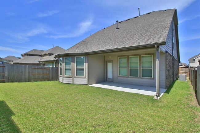 Building Photo - 15818 Dove Holw Dr