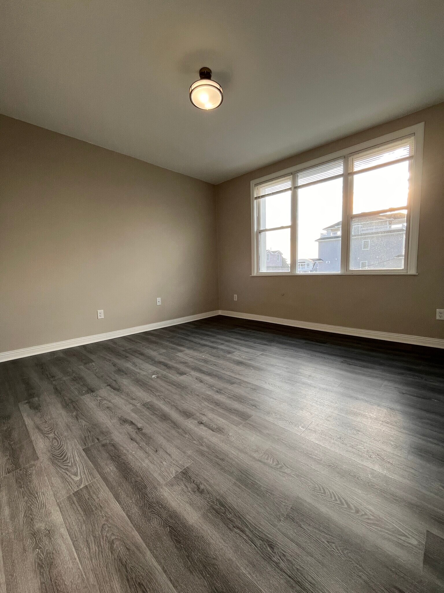 Building Photo - 101 S Victoria Ave