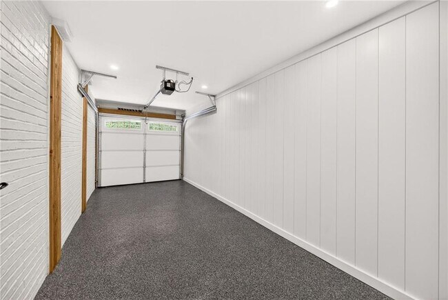 Building Photo - 3669 Cochise Dr SE