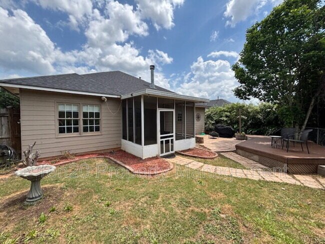 Building Photo - 1018 Sugar Mill Dr