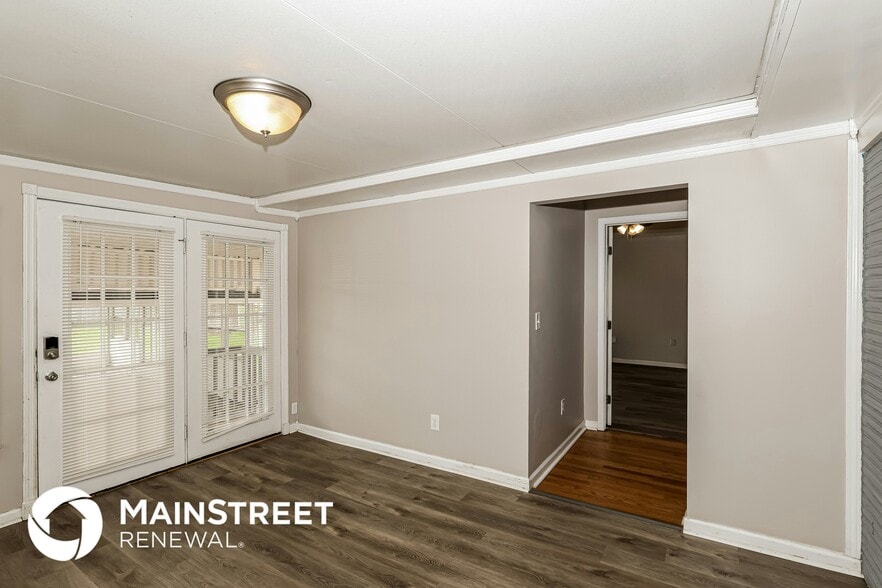 Building Photo - 4904 Paramount Dr